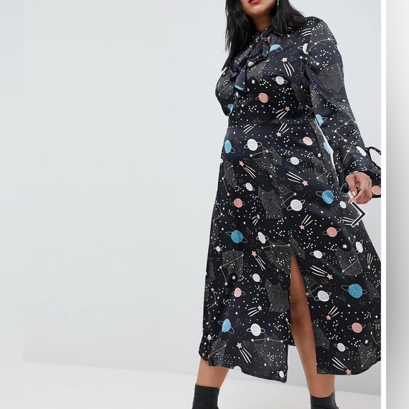 ASOS DESIGN Curve star and moon maxi dress with fluted sleeve - Picture 3 of 11